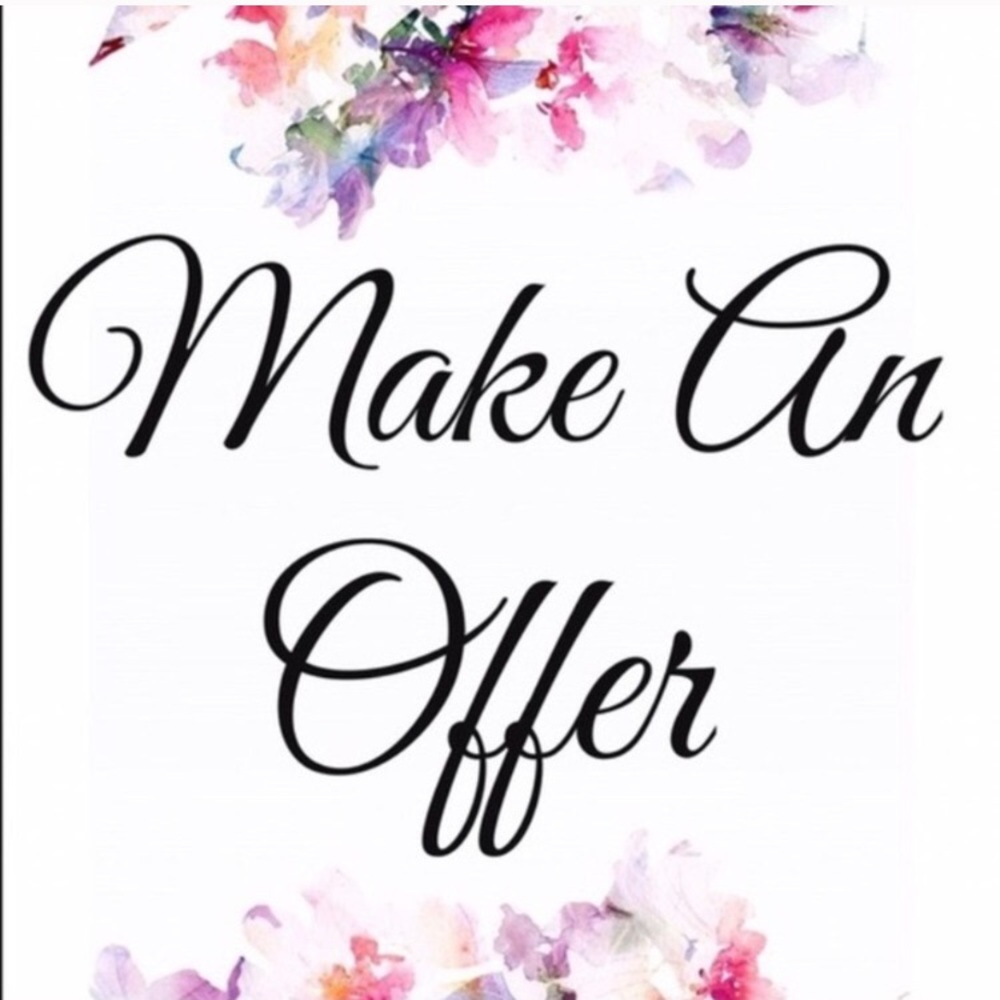 ❤️Make an offer on my clothes or ask for a bundle!