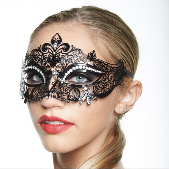 Black Laser Cut Masquerade Mask - Picture 2 of 3
