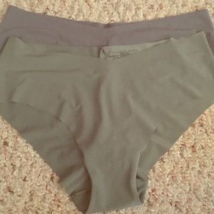 Victoria's Secret NEVER WORN Hiphuggers SEAMLESS