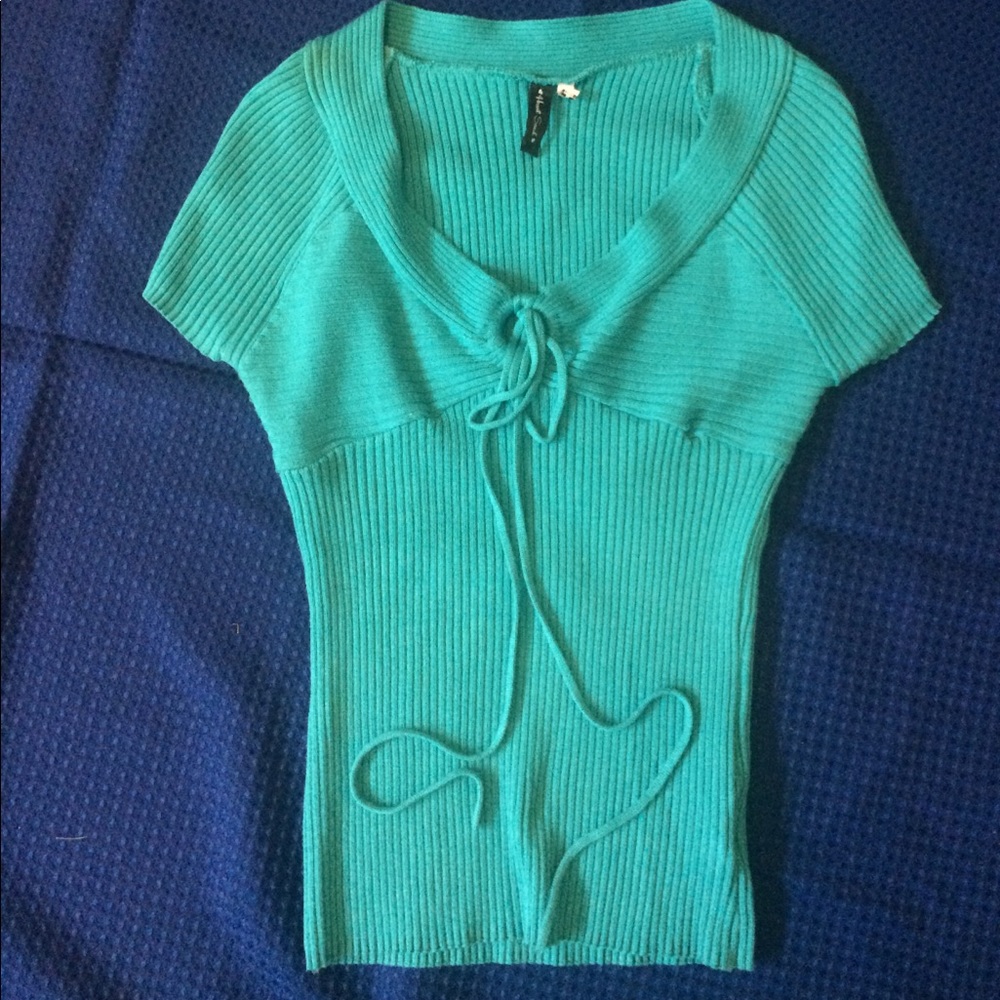 Short sleeve sweater top