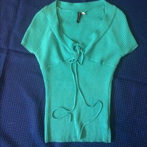 Short sleeve sweater top