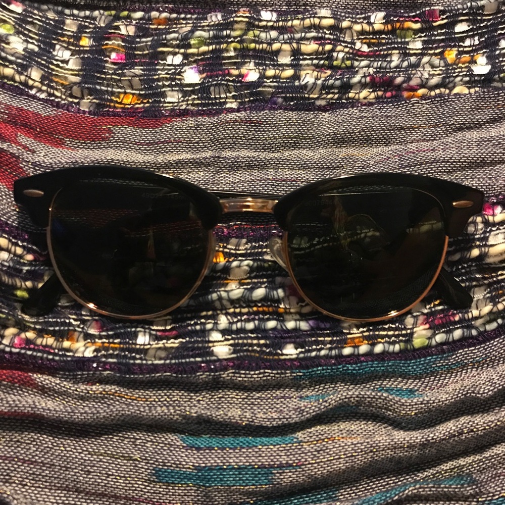 Fake ray ban like sunglasses