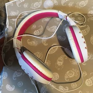 Sapient headphones