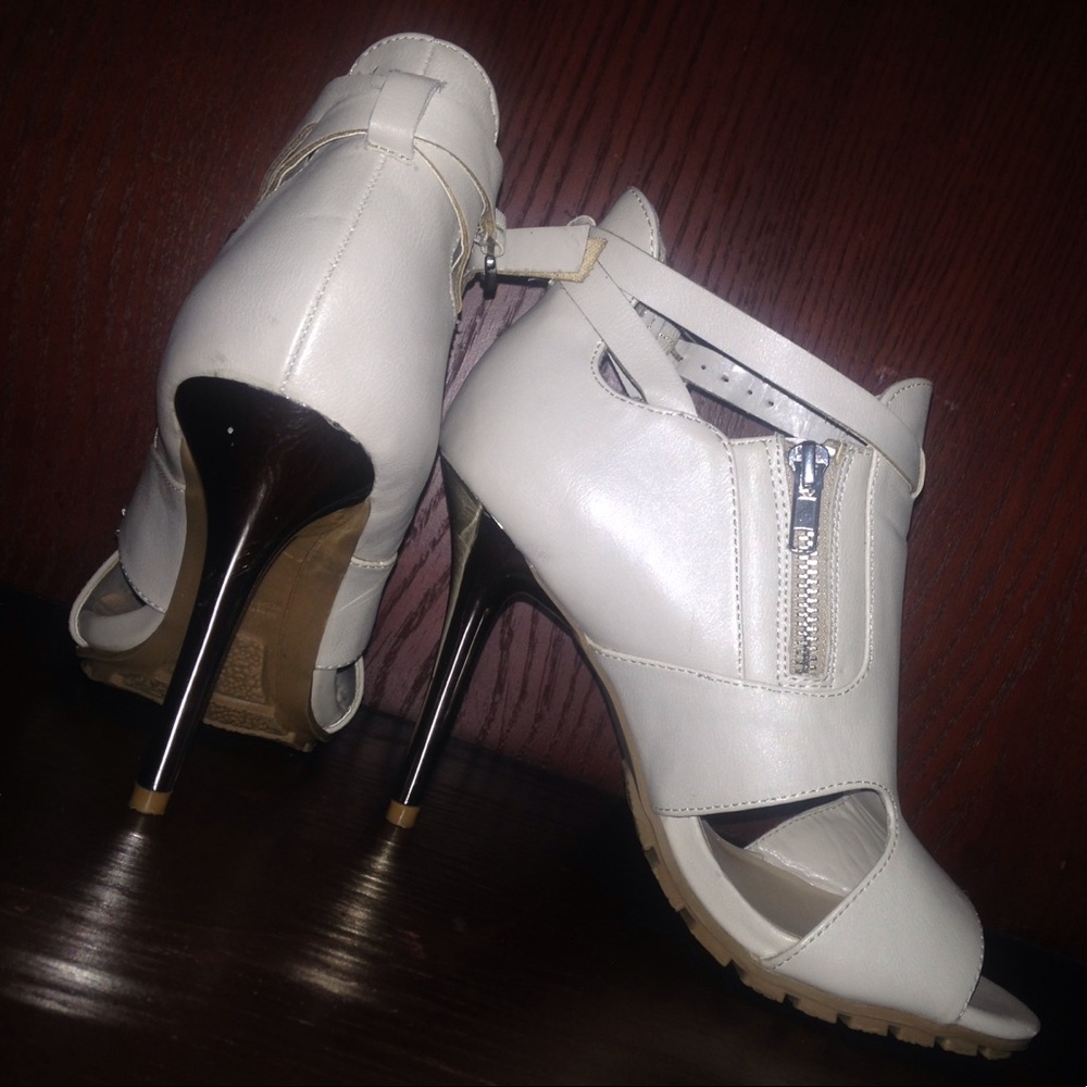 High heels - Picture 3 of 4