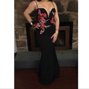 Formal Gown w Rose Accents 🌹✨