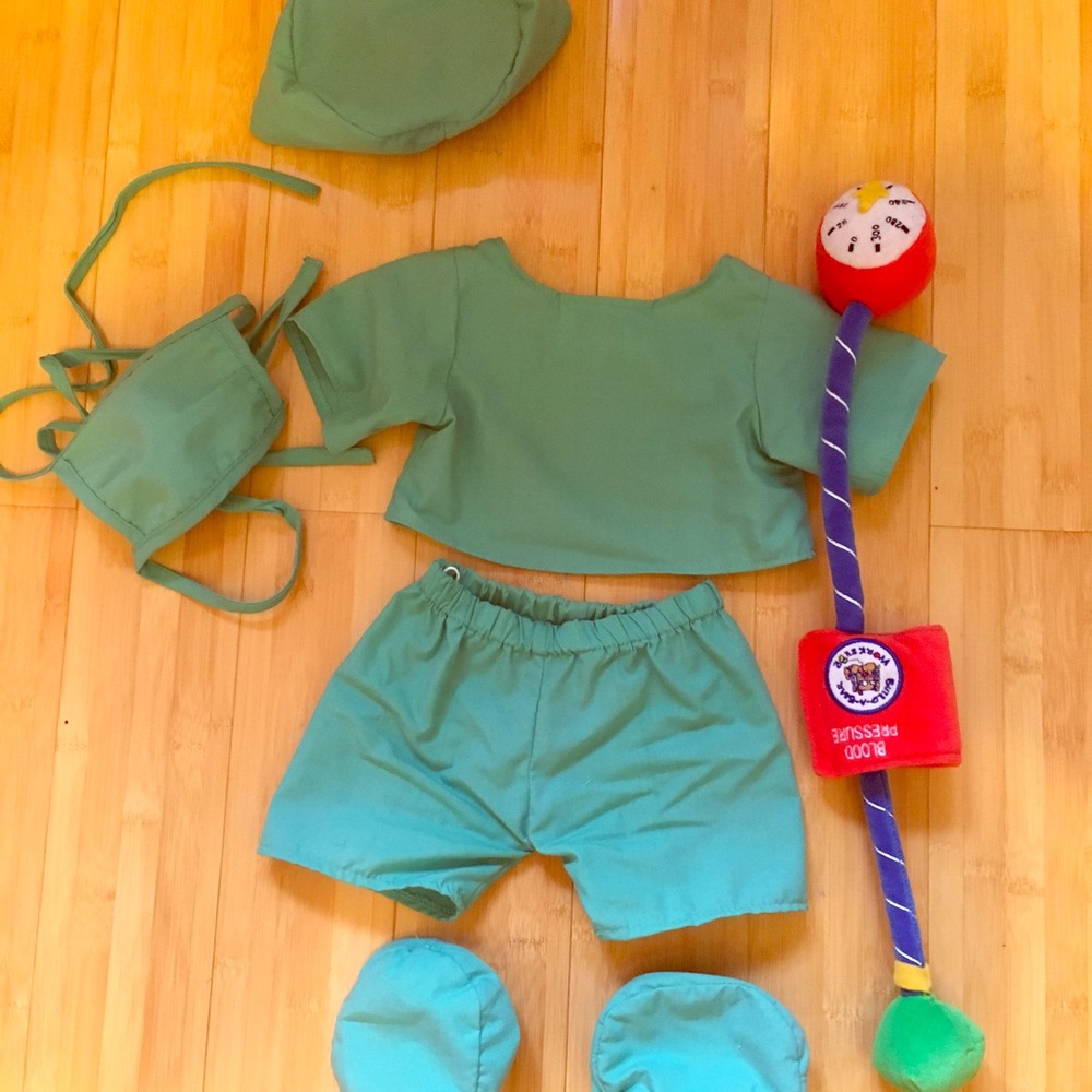 Build a bear complete scrub set.