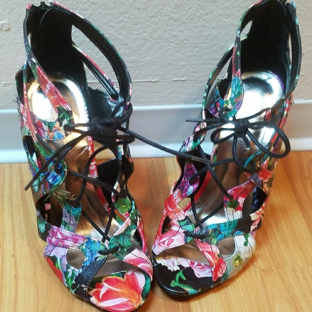 Madden GirlWomen's Raceyyy Floral Gladiator Dress