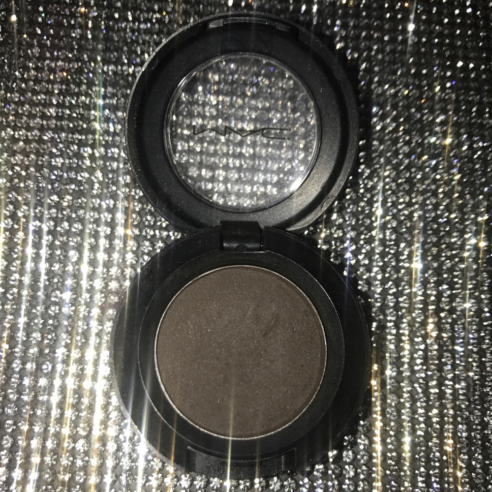 AUTHENTIC MAC EYESHADOW "brun"