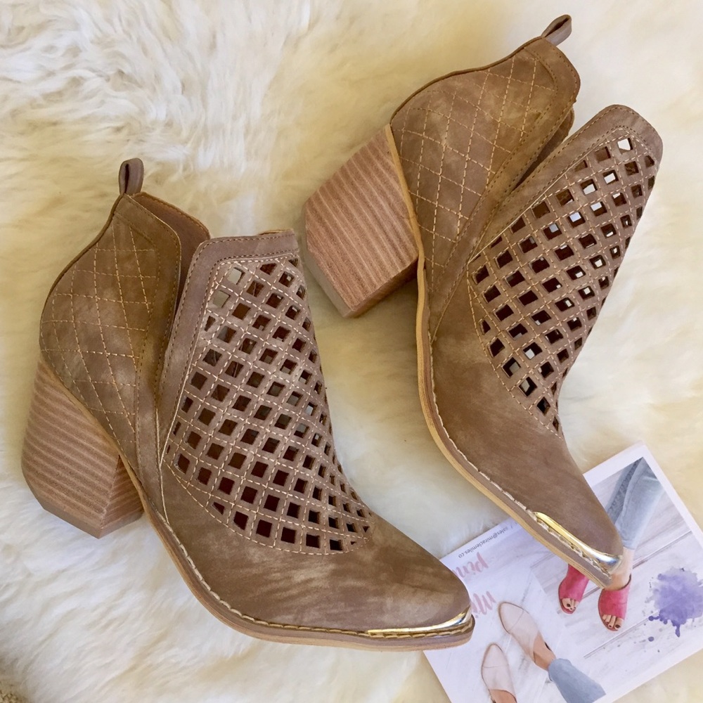 Last One- Size 6.5 Mi.iM Light Brown Ankle Booties - Picture 2 of 7