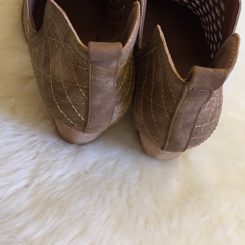 Last One- Size 6.5 Mi.iM Light Brown Ankle Booties - Picture 6 of 7