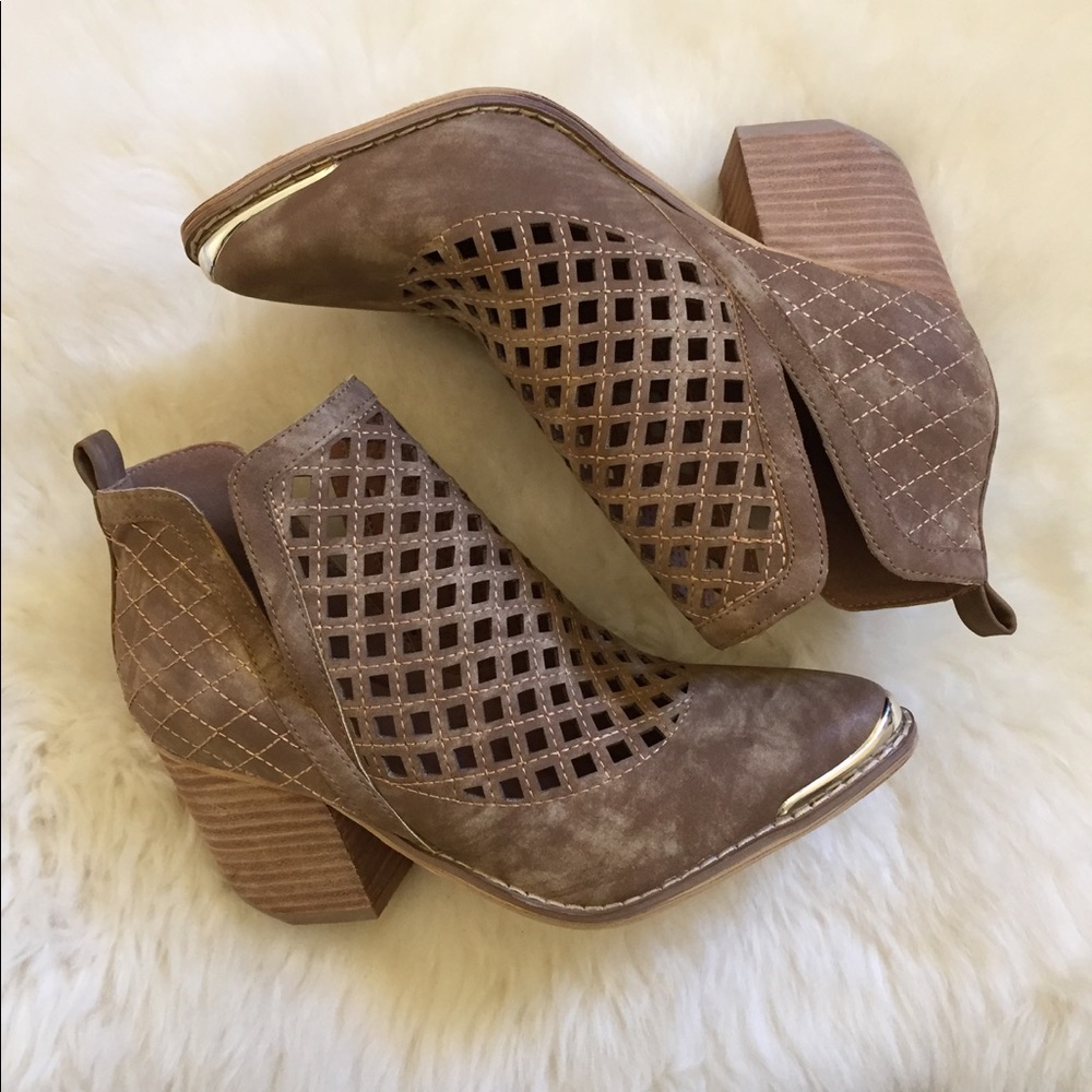 Last One- Size 6.5 Mi.iM Light Brown Ankle Booties - Picture 4 of 7