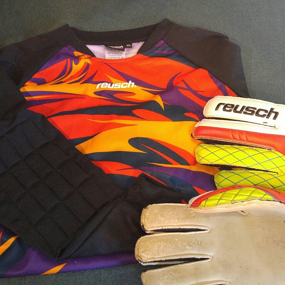 Goalie shirt and gloves