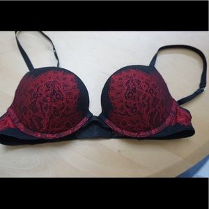 Black and red Victoria secret bra ❤️