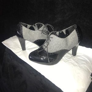 NWT! Vintage styled heels