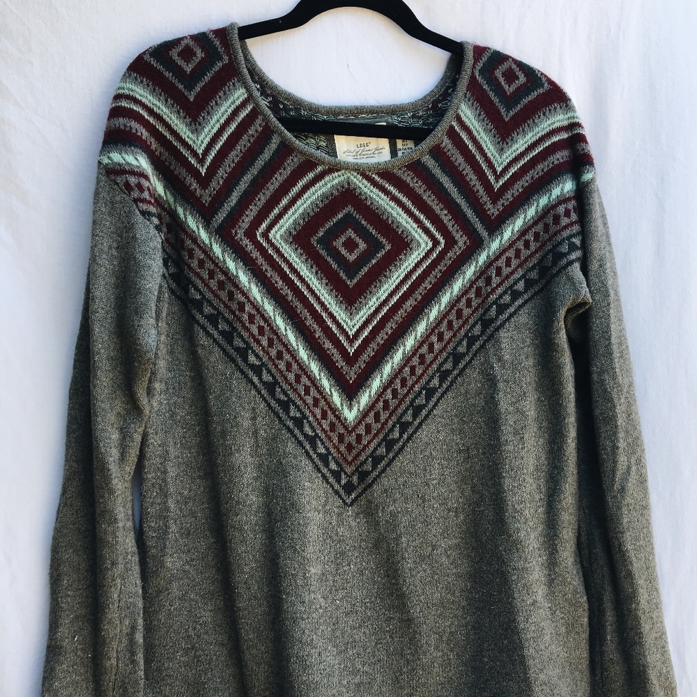 H&M Crewneck sweater with burgundy pattern