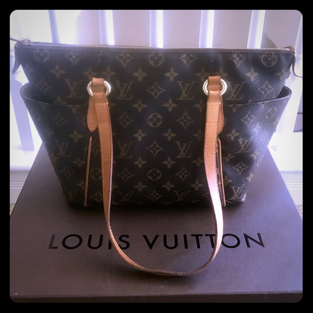 ‼️SOLD‼️Authentic LV Totally PM