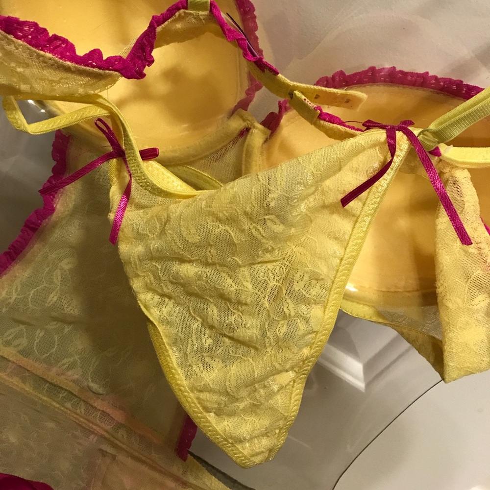 Yellow and pink one-piece lingerie - Picture 3 of 8