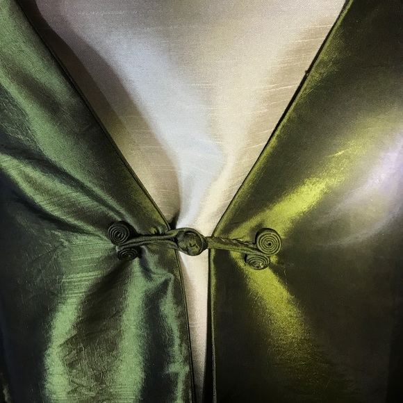 Shimmering Embroidered Emerald Silk Kimono Wrap - Picture 2 of 8