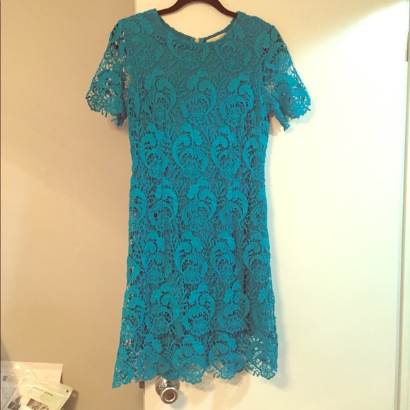 Gorgeous lace dress worn only once, offers welcome - Picture 1 of 5