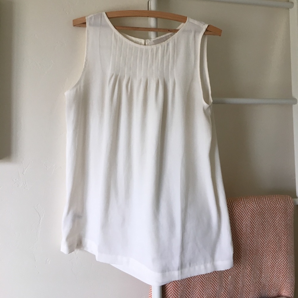 Sleeveless LOFT pleated tank blouse shell