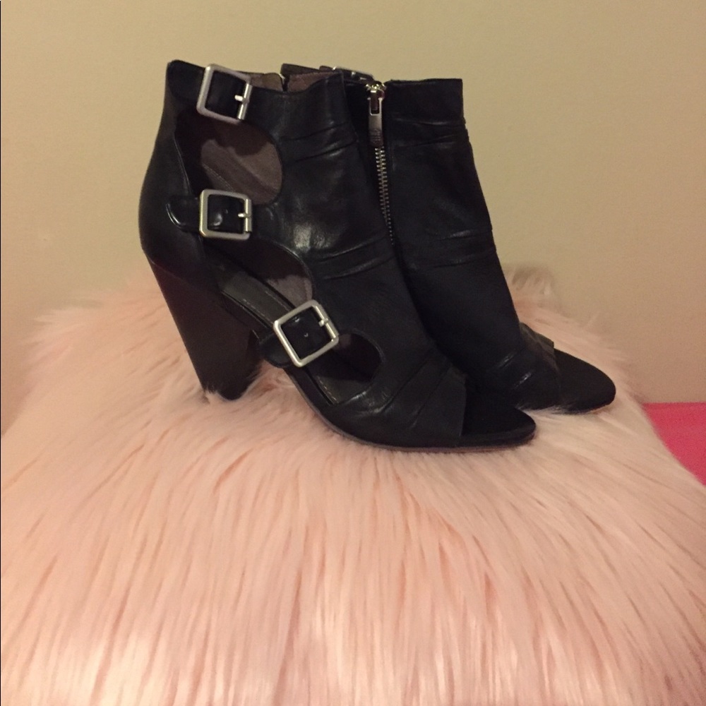 Black strappy Vince Camuto heels