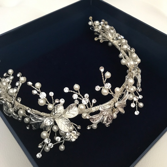 Beautiful crystal and pearl head piece wedding bridal bride headpiece main image 4
