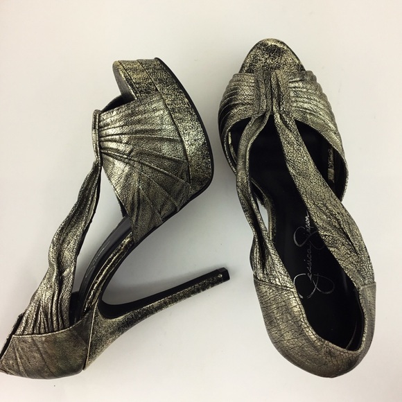Jessica Simpson woman's gold shoes size 7 - Picture 1 of 4
