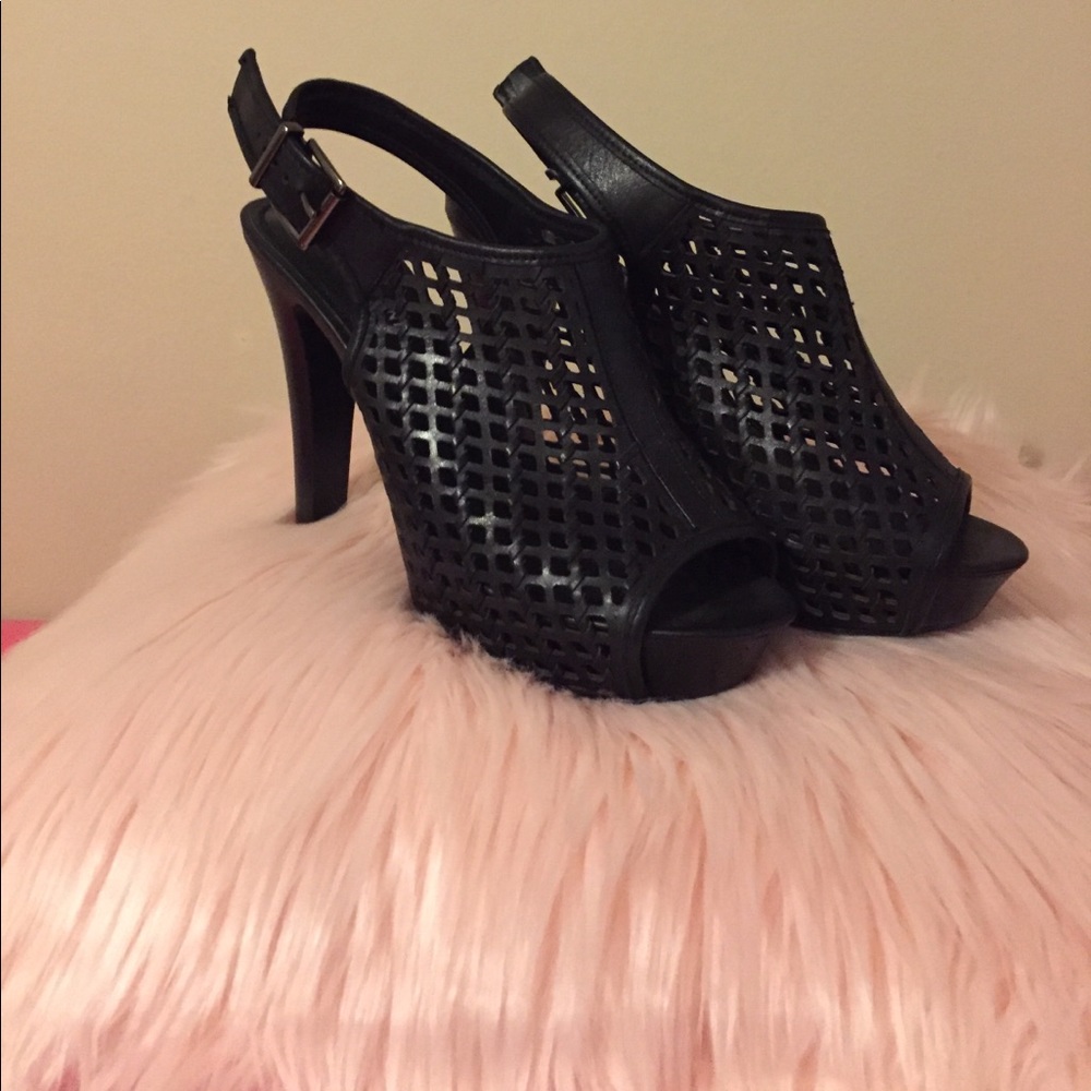Gianni Bini black heels