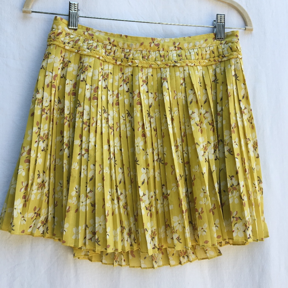 AMERICAN EAGLE floral pleated mini skirt