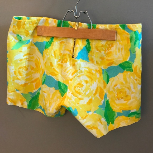 Lilly Pulitzer three inch shorts - Picture 2 of 5