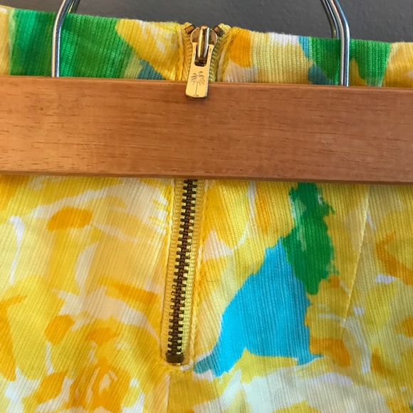 Lilly Pulitzer three inch shorts - Picture 4 of 5