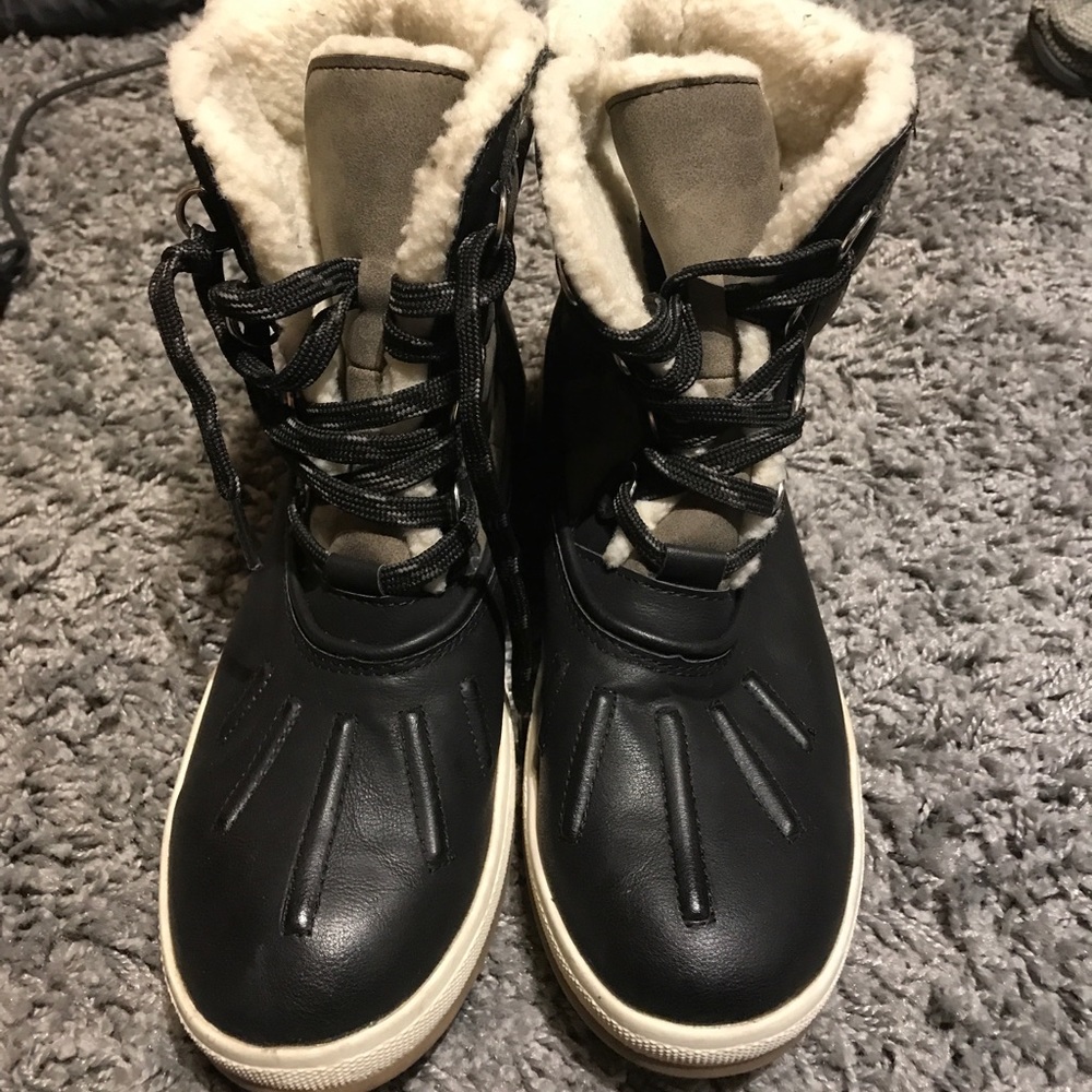 Snow boots
