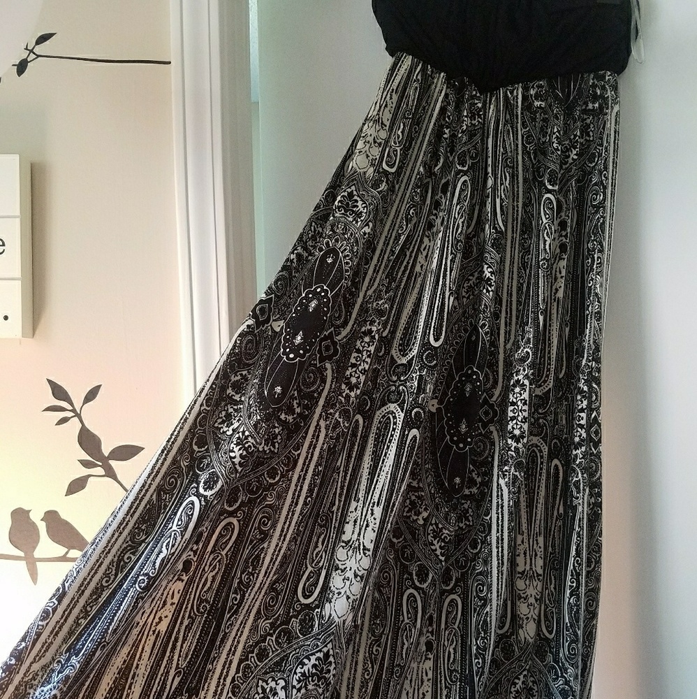 Black and white beautiful maxi dress