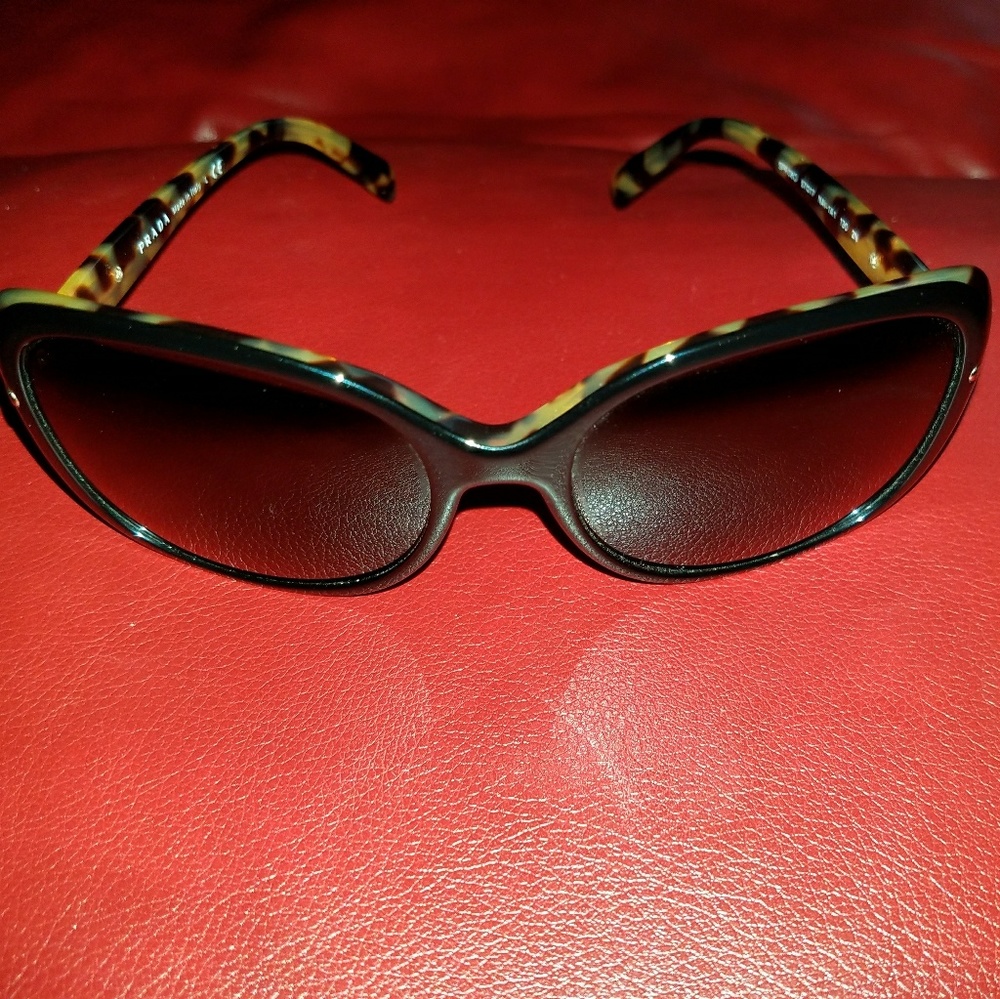 Prada glasses ♡
