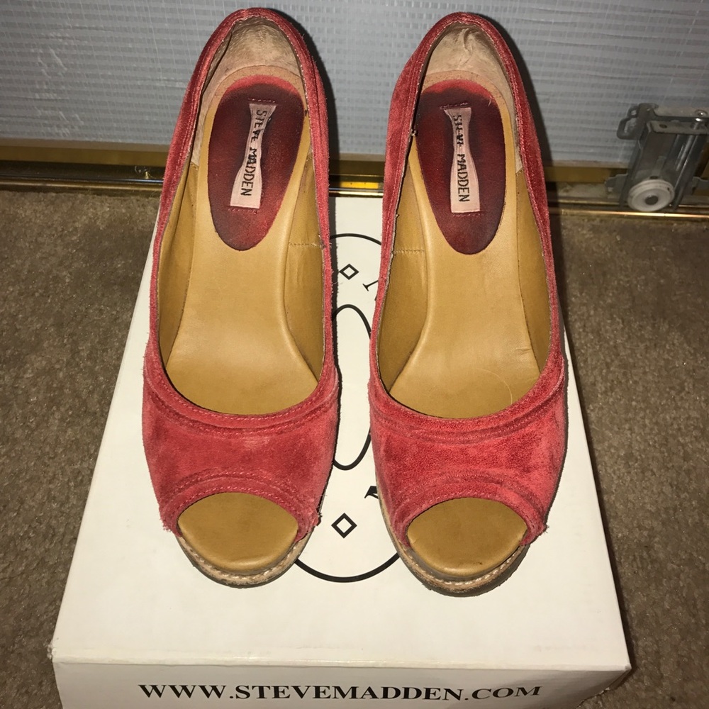 Steve Madden red wedges