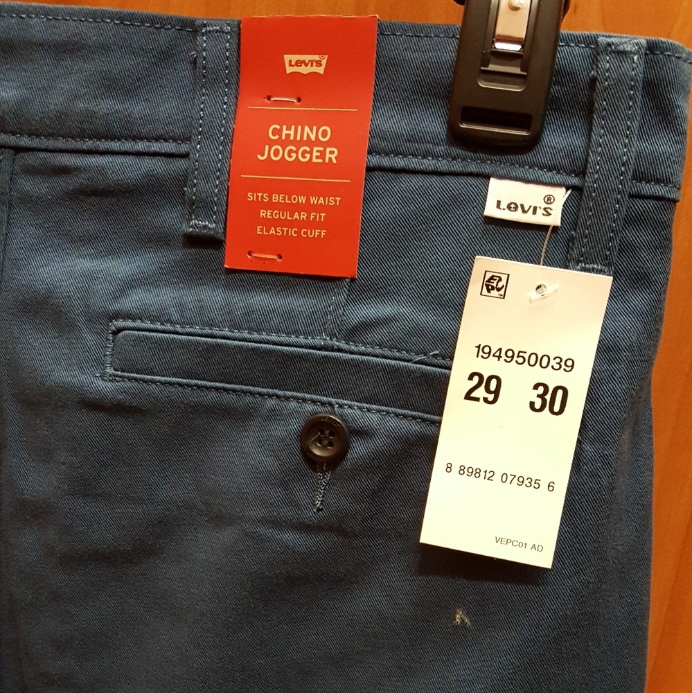 Levi's chino jogger.