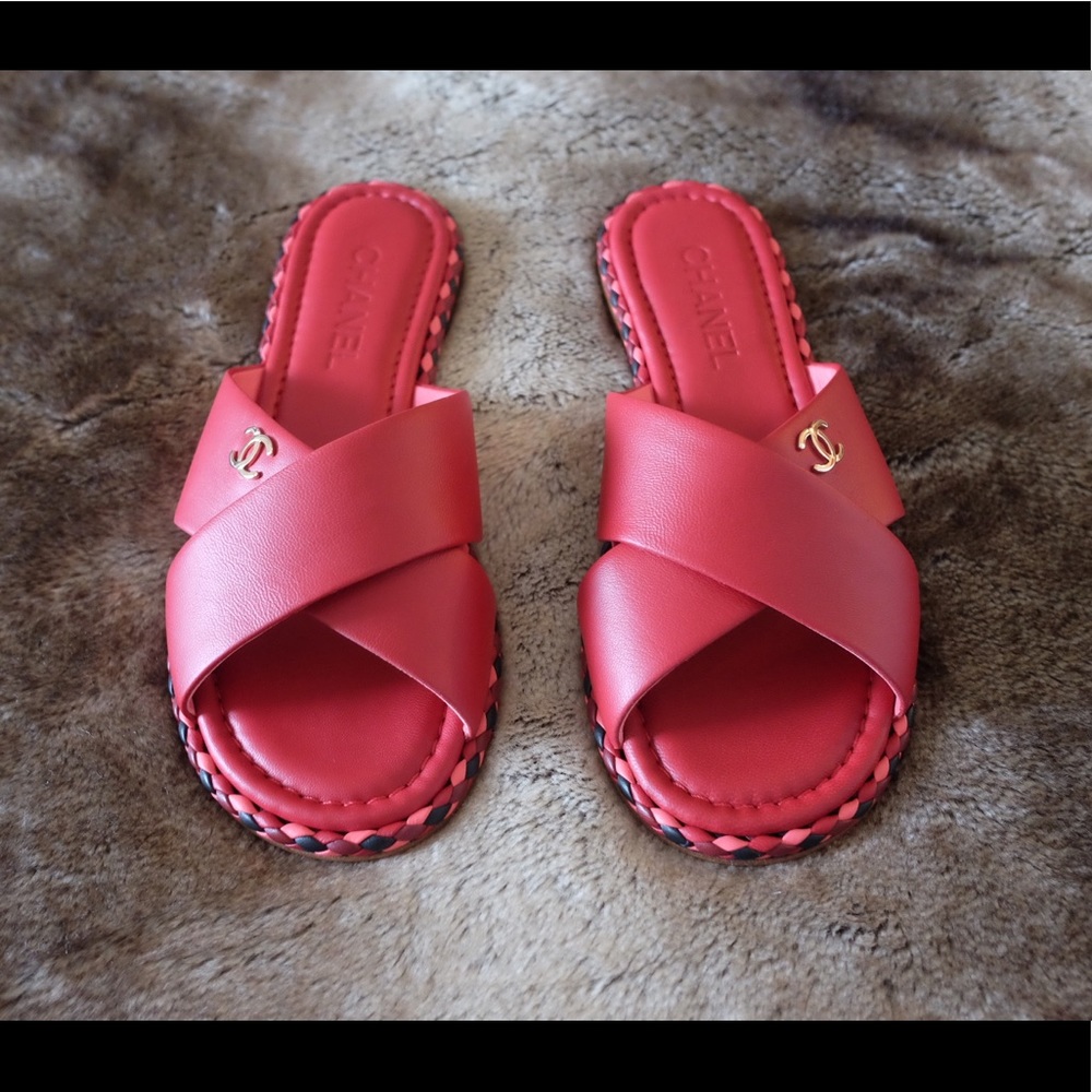 Authentic NIB 17A Chanel Lambskin Red Spa Mules 39 - Picture 1 of 8