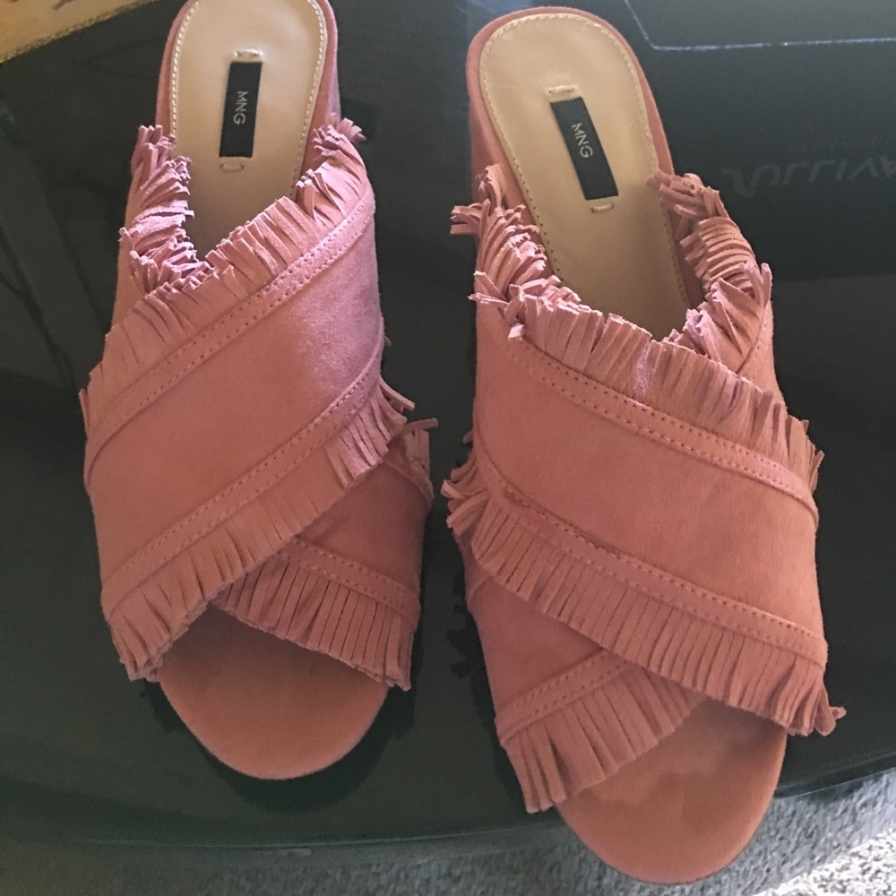 Pink suede fringe slide