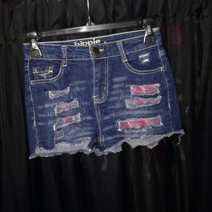 High waisted jean shorts, rips and flannel details