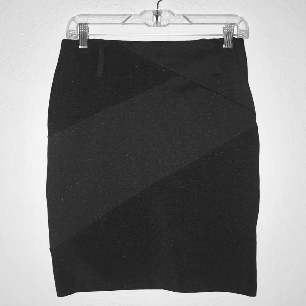 Stretchy grid pencil skirt