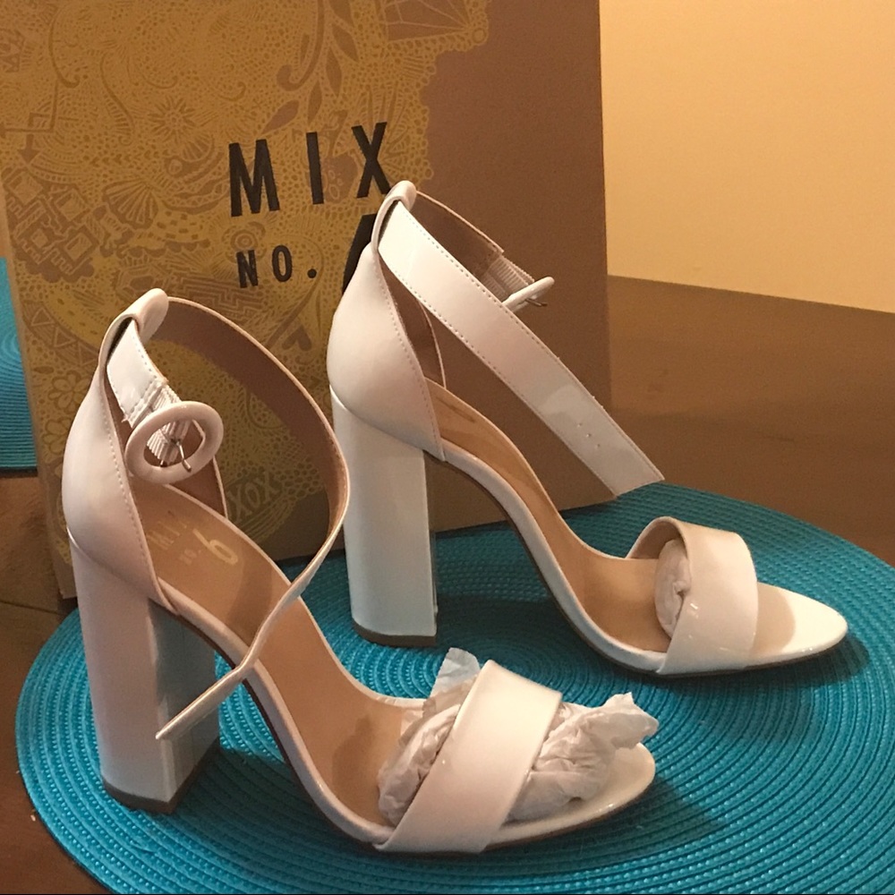 Sandals white good condition no scuffs