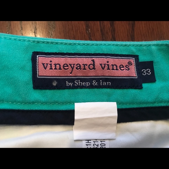 Vineyard vines shorts - Picture 3 of 3
