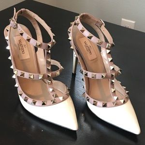 Valentino Garavani Rockstud t-strap pump