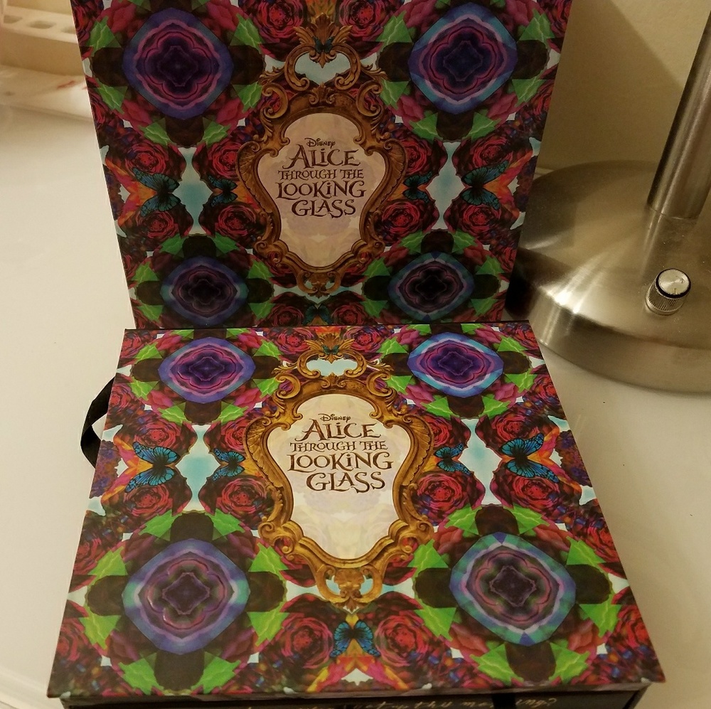 Authentic Urban Decay Alice palette