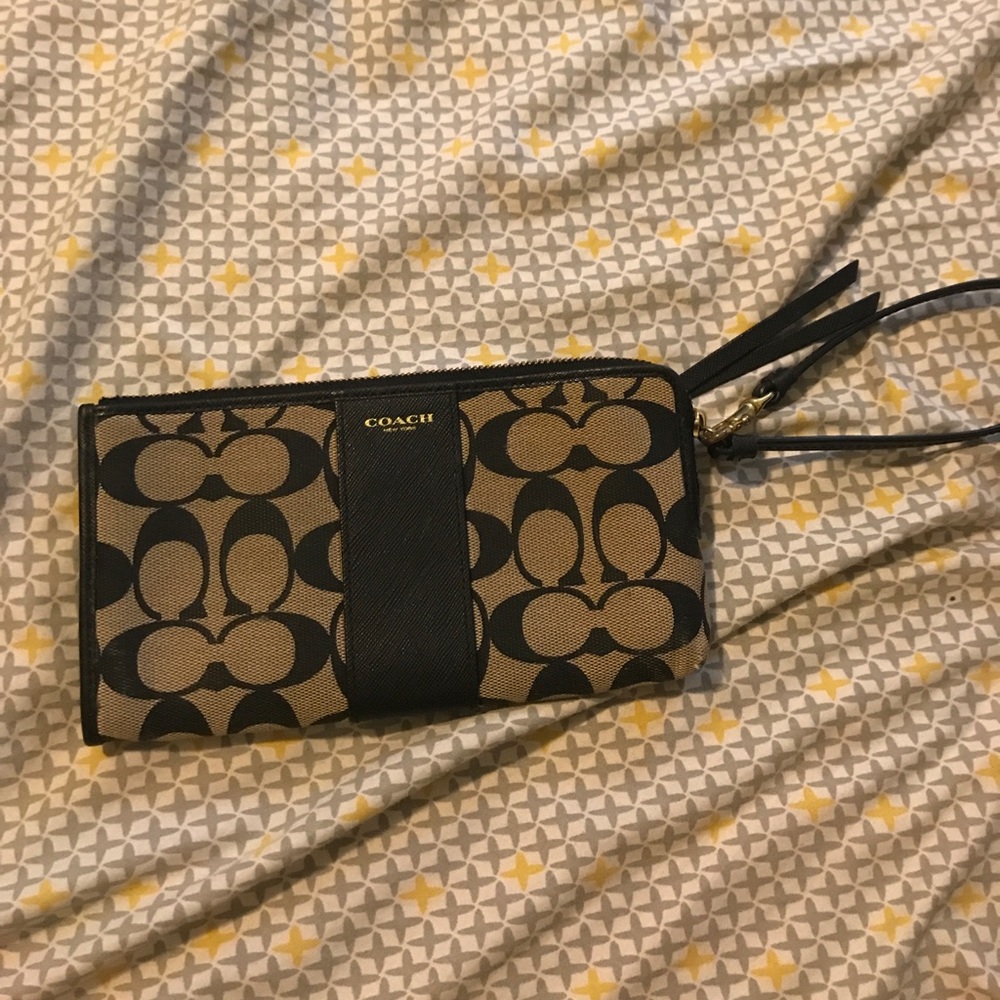 Coach wristlet wallet