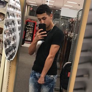 Meet your Posher, Emilio