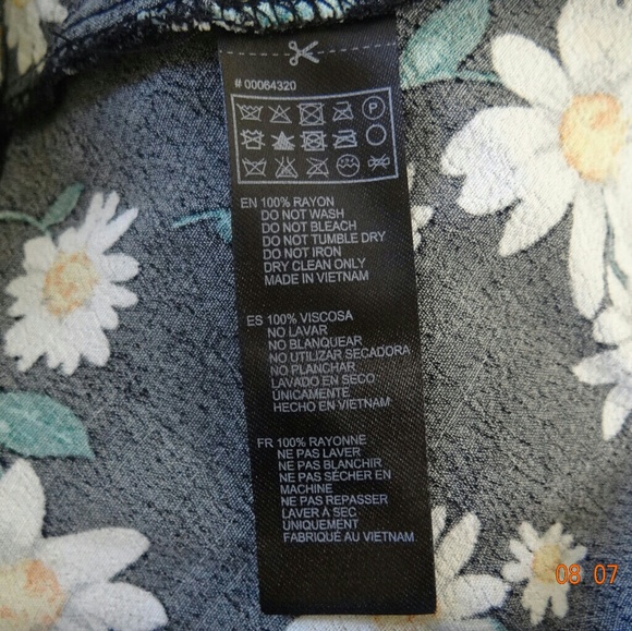 F21Black Flower Skirt - Picture 4 of 4