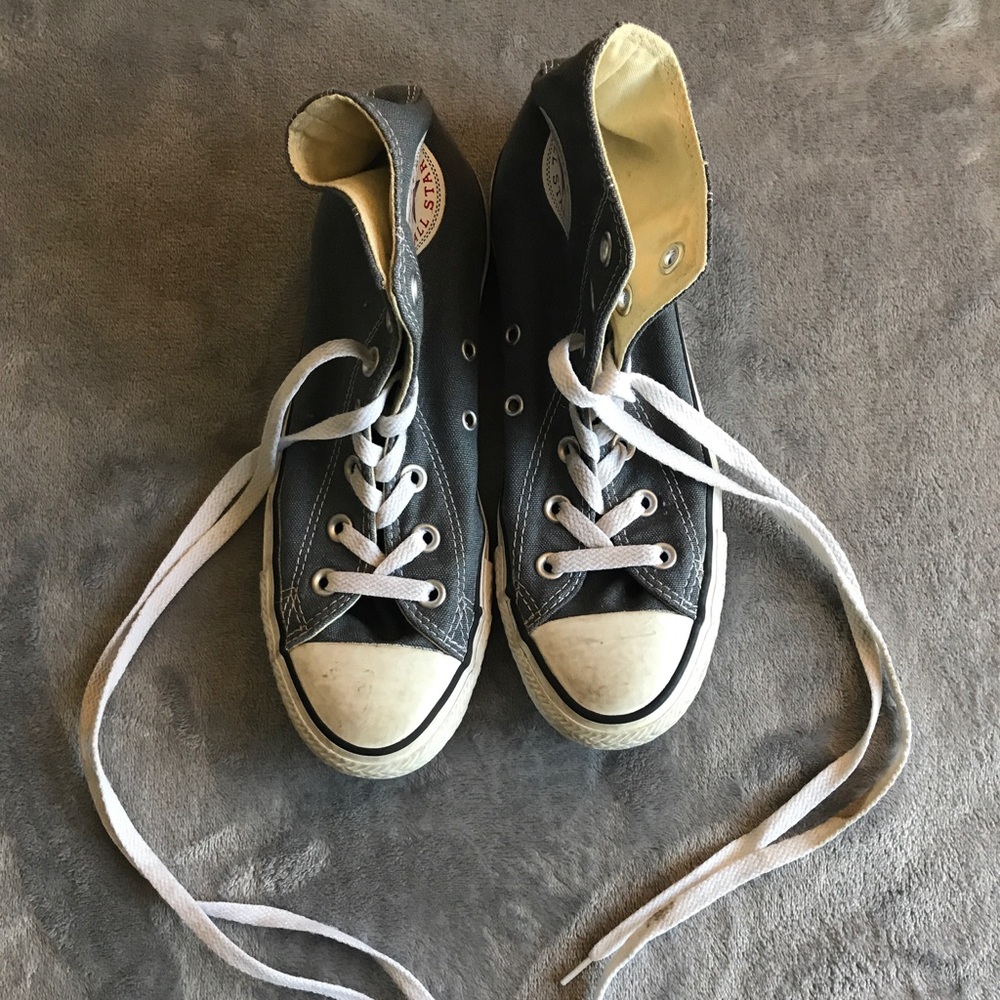 Gray High Top Converse Shoes in size 7