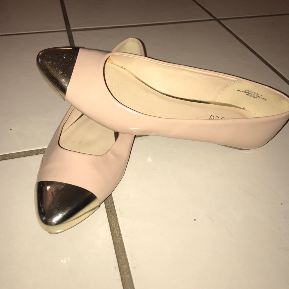 Nude flats with gold tips