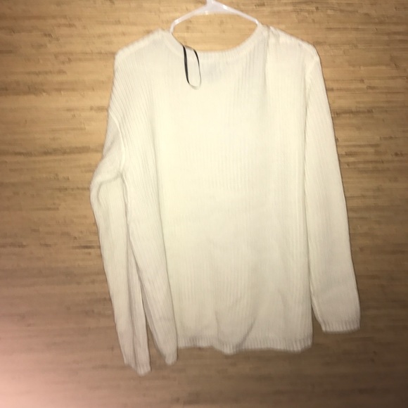 Sweater - Picture 4 of 4